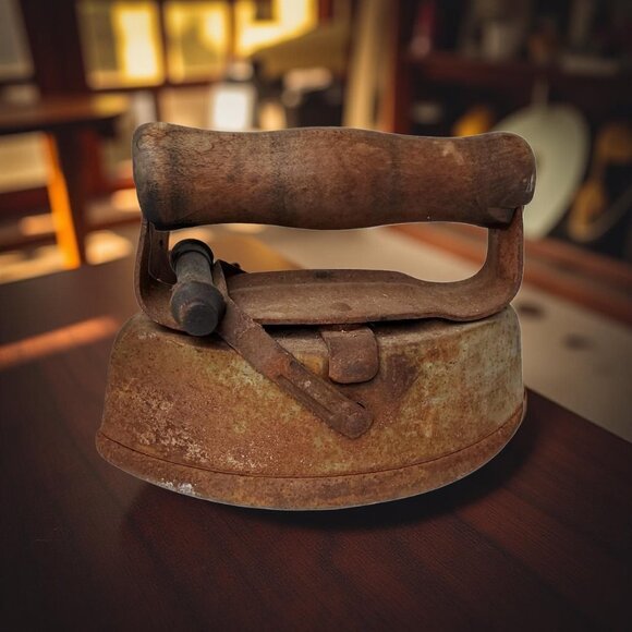 antique 1890s primitive sad iron tverdahl-johnson company. - Picture 2 of 5